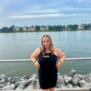 Meet your Posher, Becca